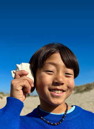 Снимка, направена с 48MP Fusion камера, функция портрети от следващо поколение, фокусирана на лицето на човек