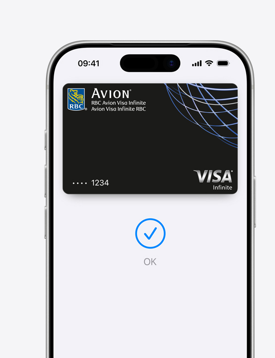 Vue partielle d’un écran d’iPhone, carte Mastercard utilisée avec Apple Pay