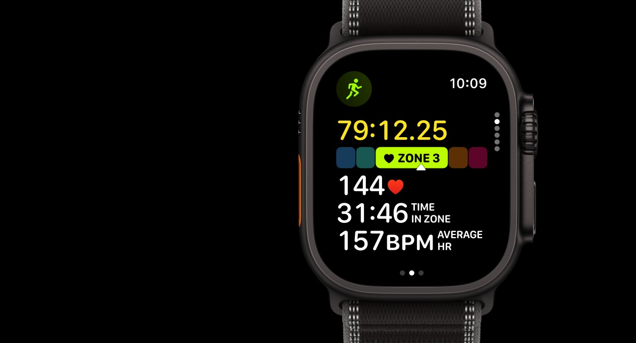 Apple Watch Ultra 3, screen shows Outdoor Run metrics: Heart Rate Zone, time in zone, average heart rate