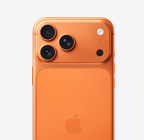 iPhone 17 Pro arancione cosmico mostrato da dietro, con sistema di fotocamere Pro Fusion sul pannello in rilievo nella parte superiore