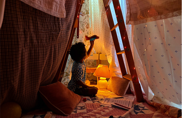 Foto di una persona scattata con la modalità notte