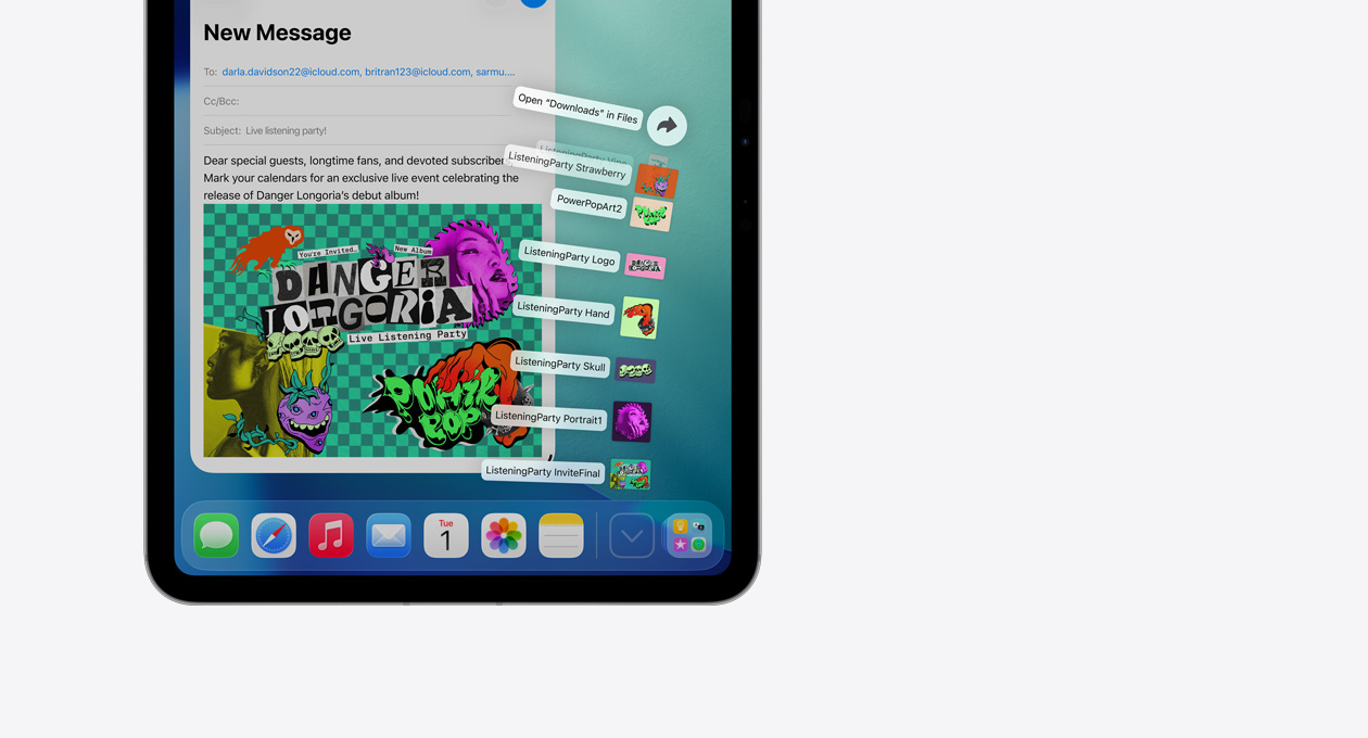 Nærbillede af en Apple-enhed med Dock-appen nederst med en række filer, der spredes lodret ud i en vifte.