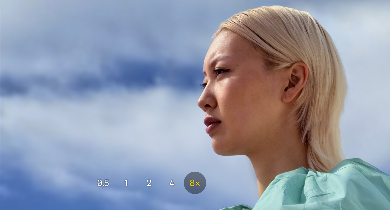 Ứng dụng Camera trên iPhone 17 Pro, các lựa chọn thu phóng quang học 0,5x, 1x, 2x, 4x và 8x, với mức 8x đang được chọn.